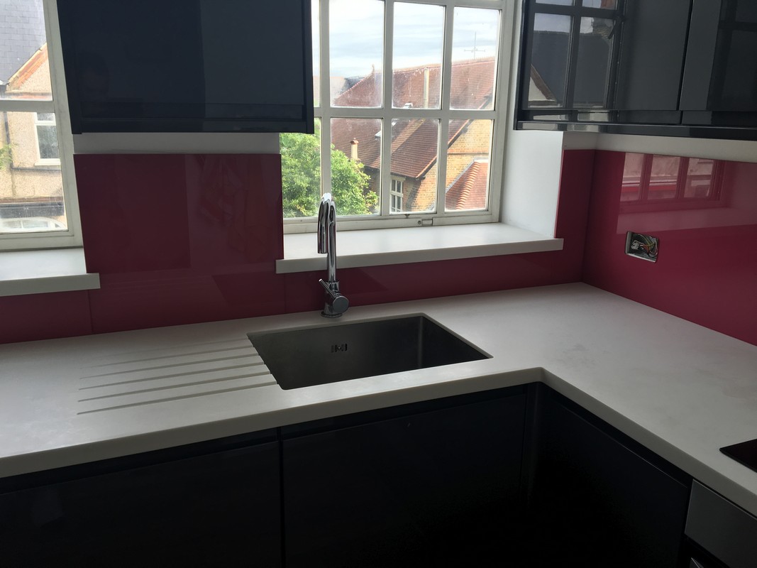 Deep plum coloured glass splashback in modern Oxford kitchen